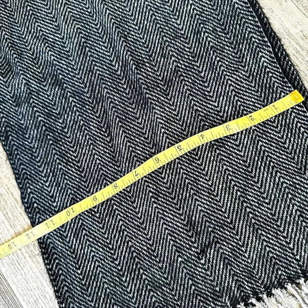 D&Y Softer Than Cashmere Gray Plaid Fringe scarf